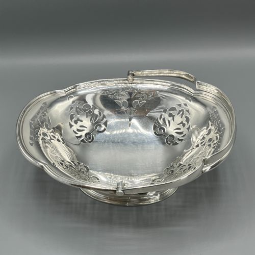 ENGLISH SILVER PLATED PIERCED FRUIT BASKET WITH SWING HANDLE - ADDITIONAL PHOTO 5