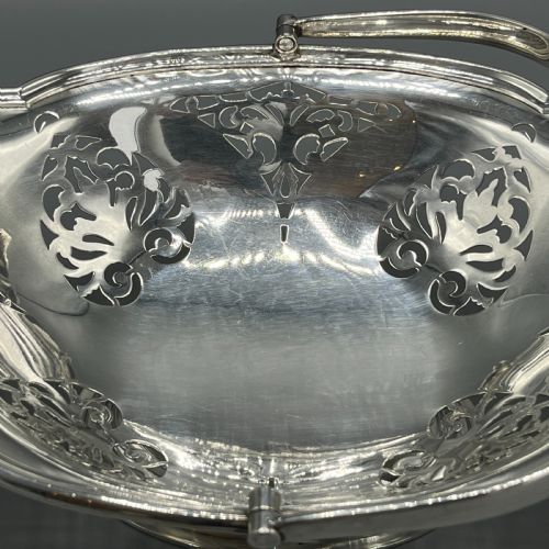ENGLISH SILVER PLATED PIERCED FRUIT BASKET WITH SWING HANDLE - ADDITIONAL PHOTO 8