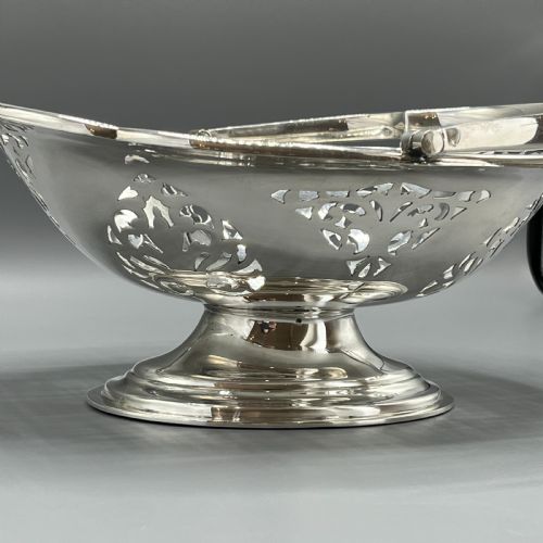 ENGLISH SILVER PLATED PIERCED FRUIT BASKET WITH SWING HANDLE - ADDITIONAL PHOTO 10