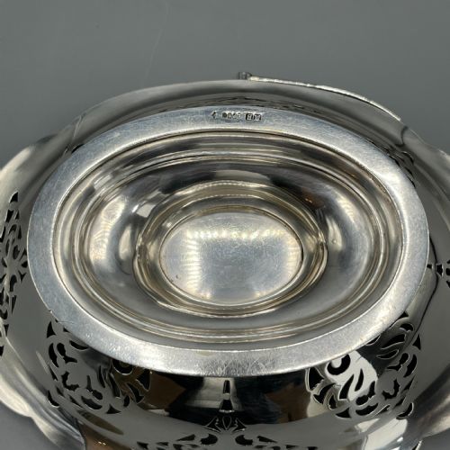ENGLISH SILVER PLATED PIERCED FRUIT BASKET WITH SWING HANDLE - ADDITIONAL PHOTO 12
