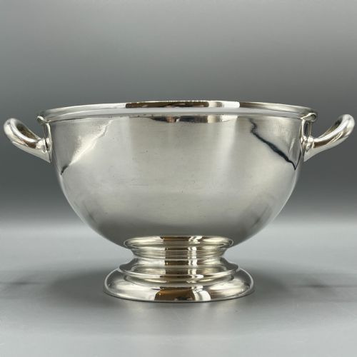 ANTIQUE QUALITY SILVER PLATED PEDESTAL BOWL WITH TWIN HANDLES - ADDITIONAL PHOTO 3