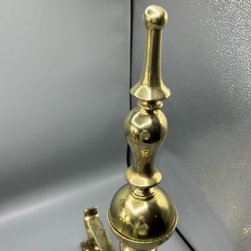 LARGE VICTORIAN BRASS FIRE DOGS WITH LION PAW FEET - ADDITIONAL PHOTO 10