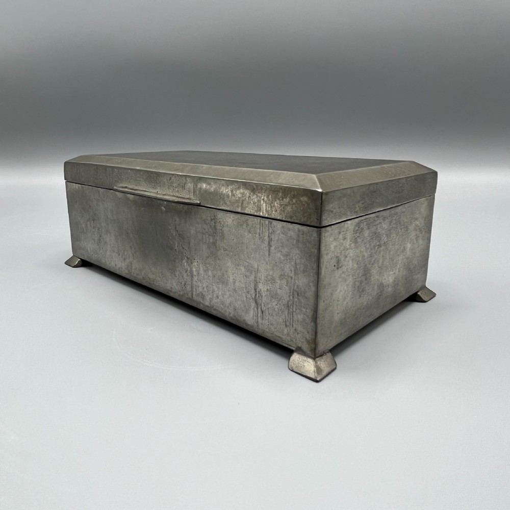 Liberty & Co English Pewter Cigarette Box Tudric 01366 Arts & Crafts c. 1905 View IV