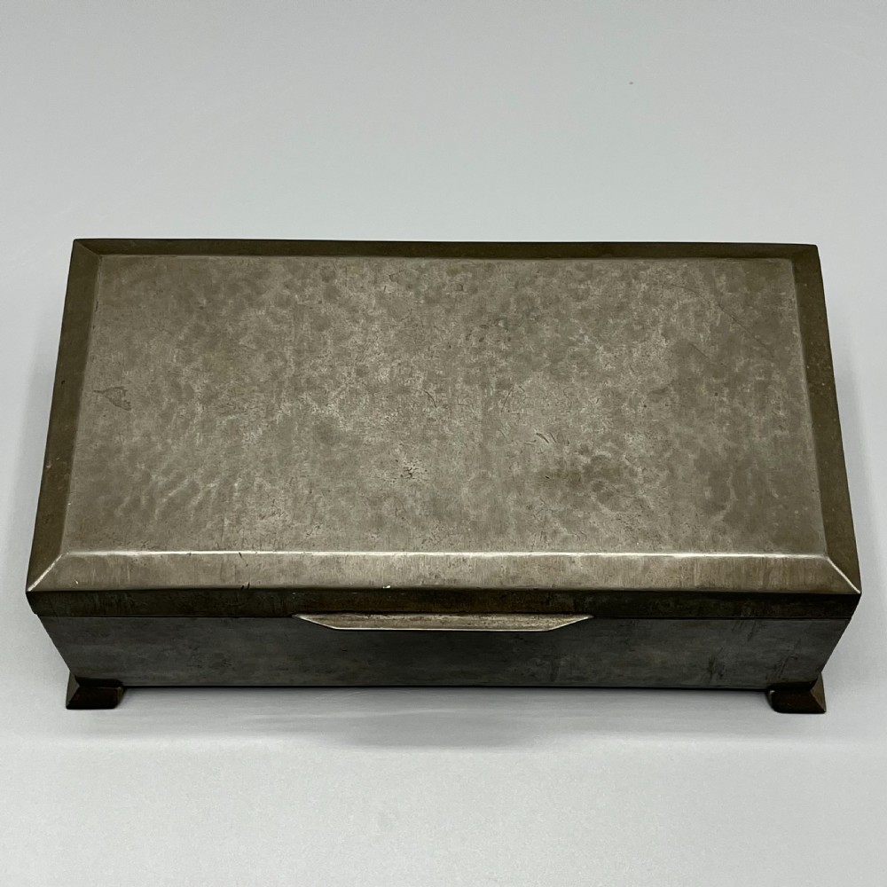 Liberty & Co English Pewter Cigarette Box Tudric 01366 Arts & Crafts c. 1905 View V