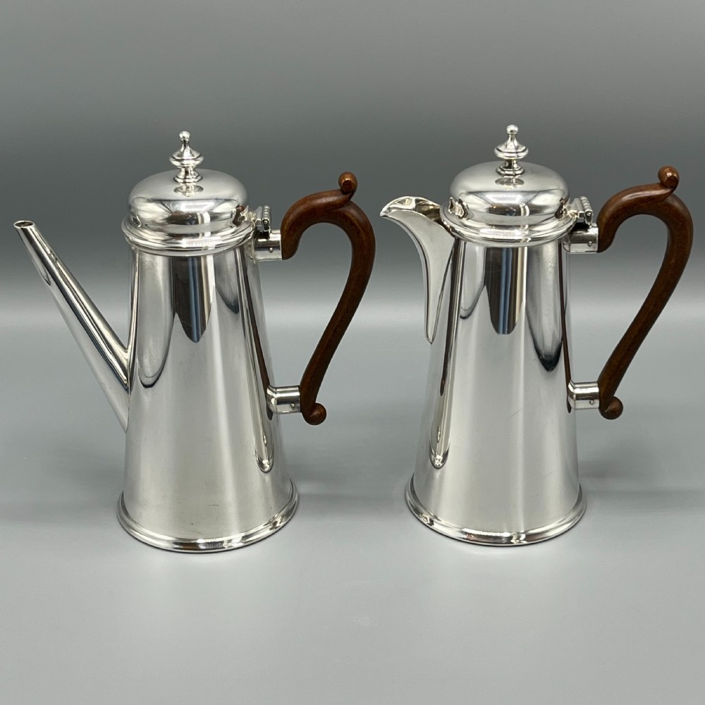 Edwardian Quality Silver Plated Coffee Pot & Hot Water Jug Set View III