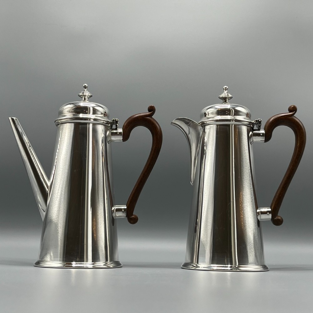 Edwardian Quality Silver Plated Coffee Pot & Hot Water Jug Set View IV
