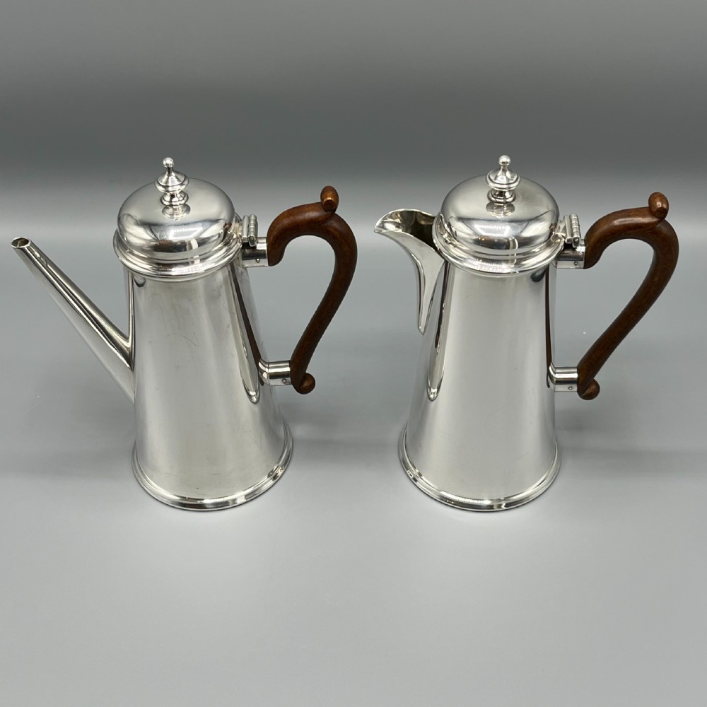 Edwardian Quality Silver Plated Coffee Pot & Hot Water Jug Set View V