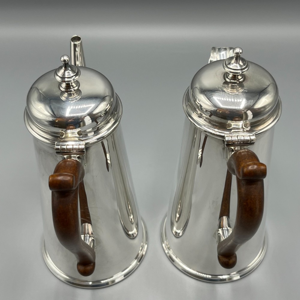 Edwardian Quality Silver Plated Coffee Pot & Hot Water Jug Set View VIII