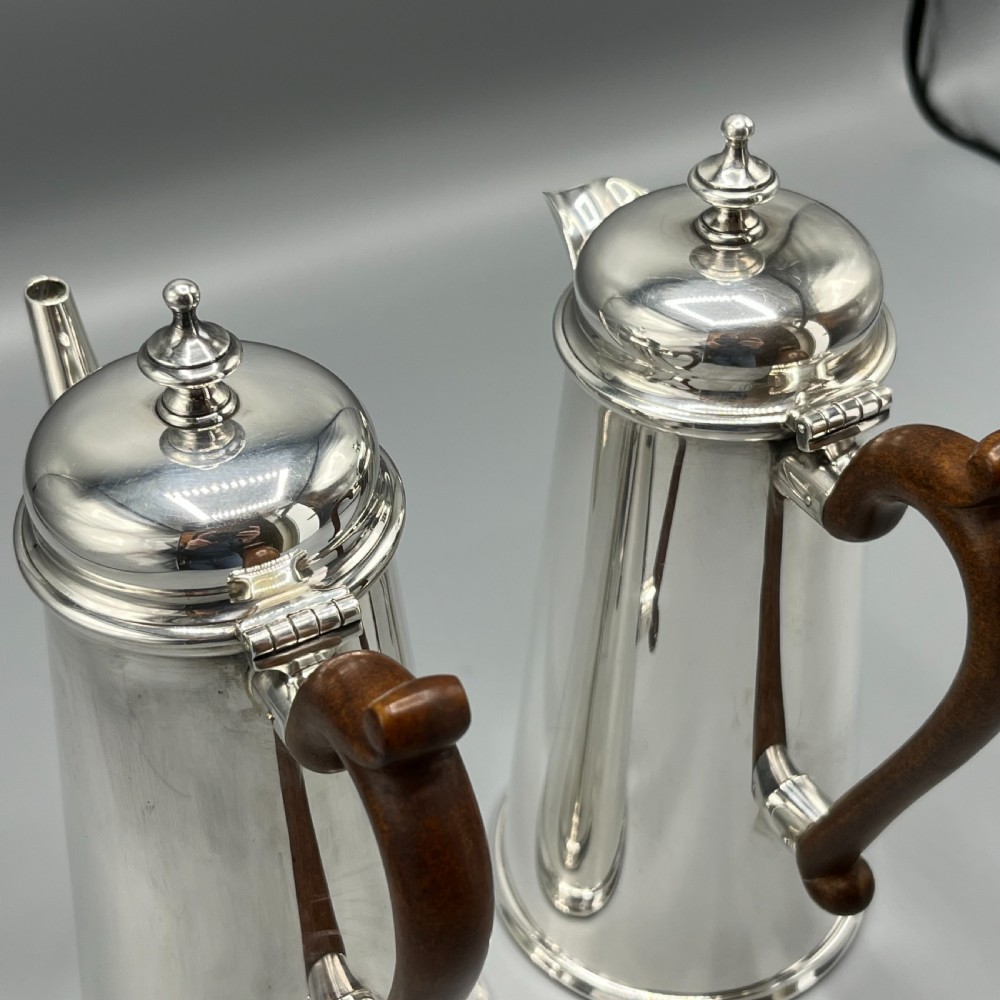 Edwardian Quality Silver Plated Coffee Pot & Hot Water Jug Set View IX