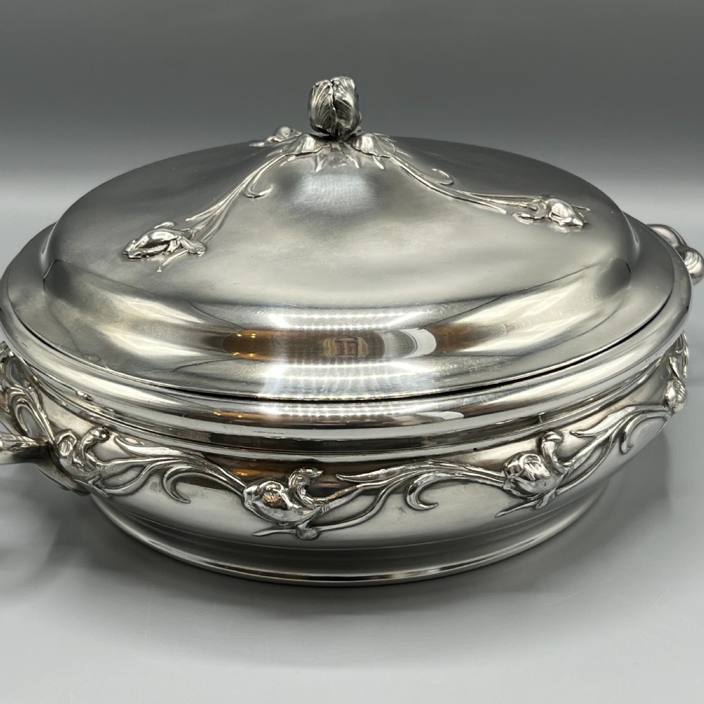 Art Nouveau Silver Plated Entrée Serving Dish Tureen by Reed & Barton View V