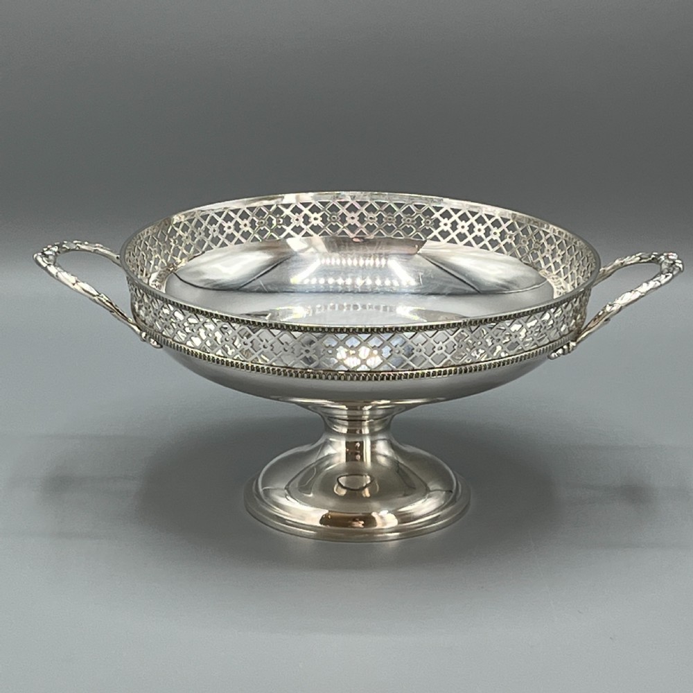 Art Deco Silver Plated Pedestal Bowl / Tazza / Fruit Dish By Walker & Hall