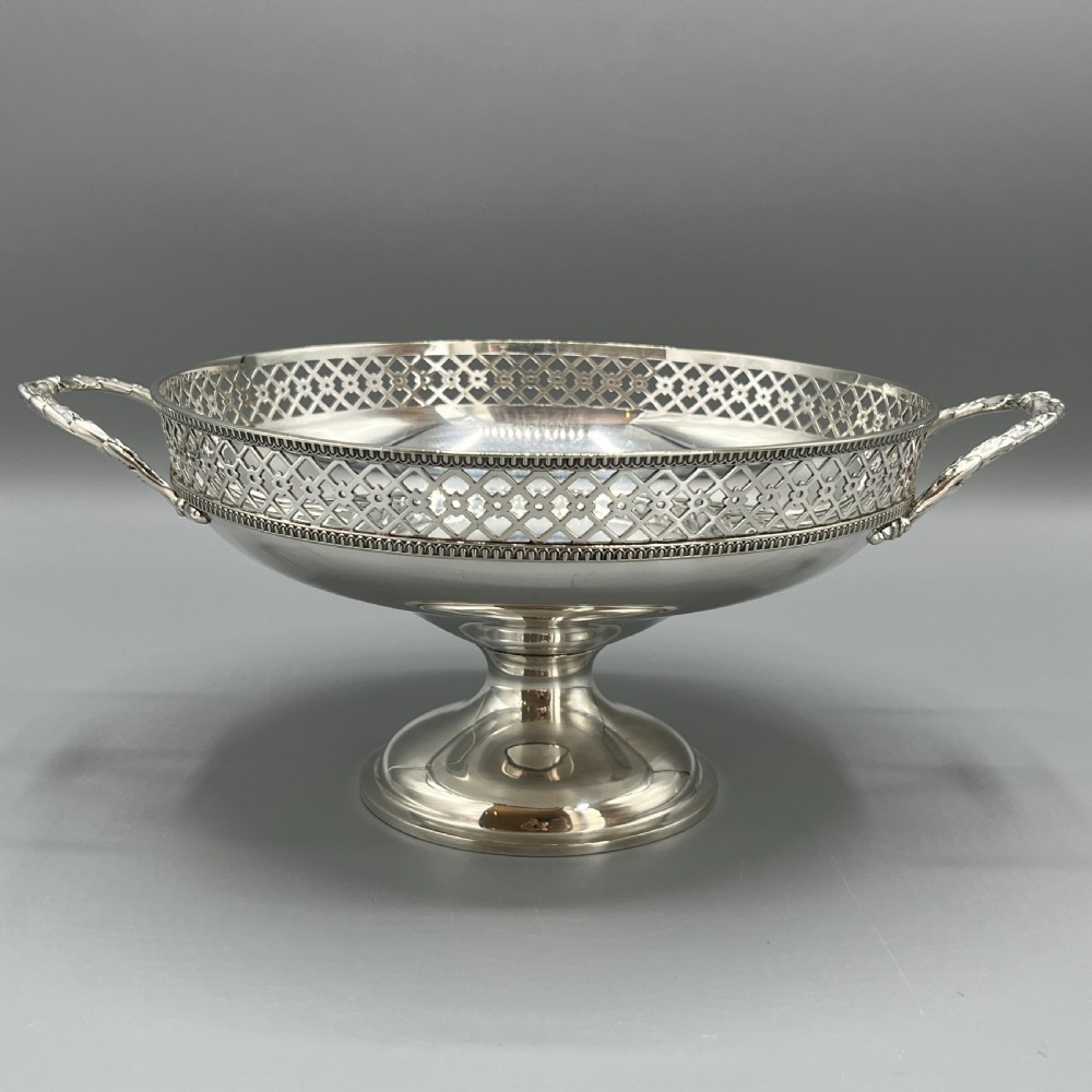 Art Deco Silver Plated Pedestal Bowl / Tazza / Fruit Dish By Walker & Hall View II
