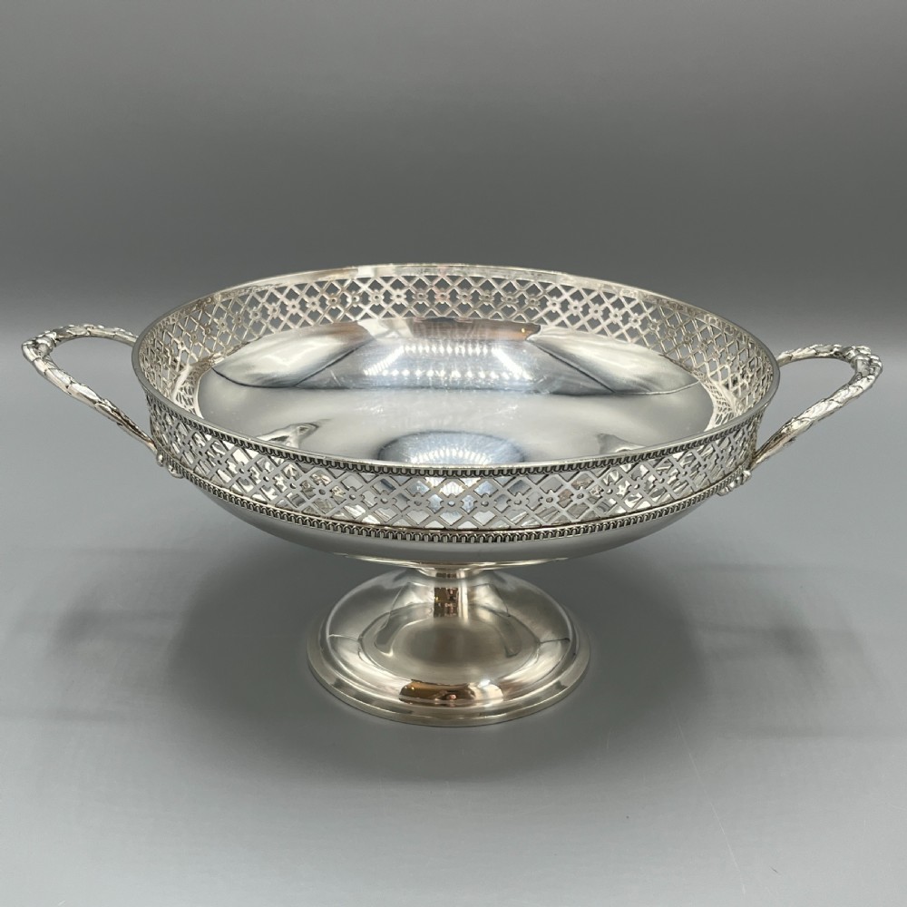 Art Deco Silver Plated Pedestal Bowl / Tazza / Fruit Dish By Walker & Hall View III