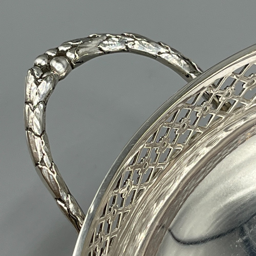 Art Deco Silver Plated Pedestal Bowl / Tazza / Fruit Dish By Walker & Hall View IX