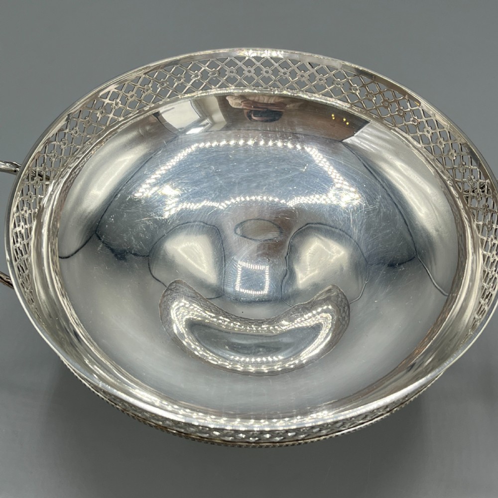 Art Deco Silver Plated Pedestal Bowl / Tazza / Fruit Dish By Walker & Hall View XI