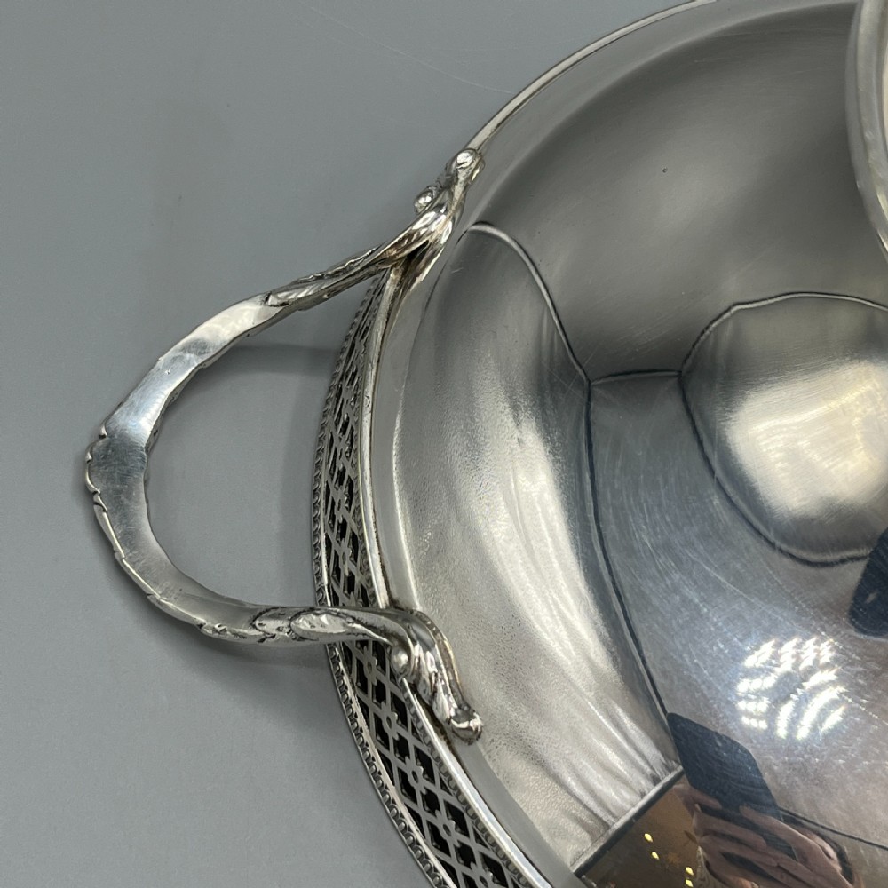 Art Deco Silver Plated Pedestal Bowl / Tazza / Fruit Dish By Walker & Hall View XIII