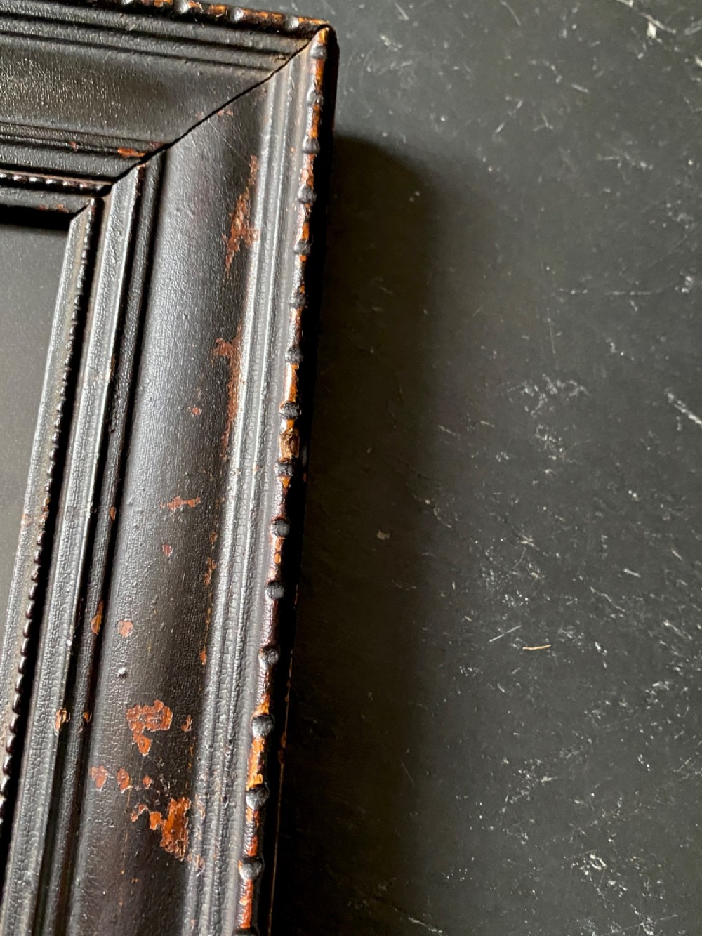An 1823 letterpress printed broadside notice titled regarding a discovery in Louth Lincolnshire, presented in a dark ebonised wooden frame. View XI
