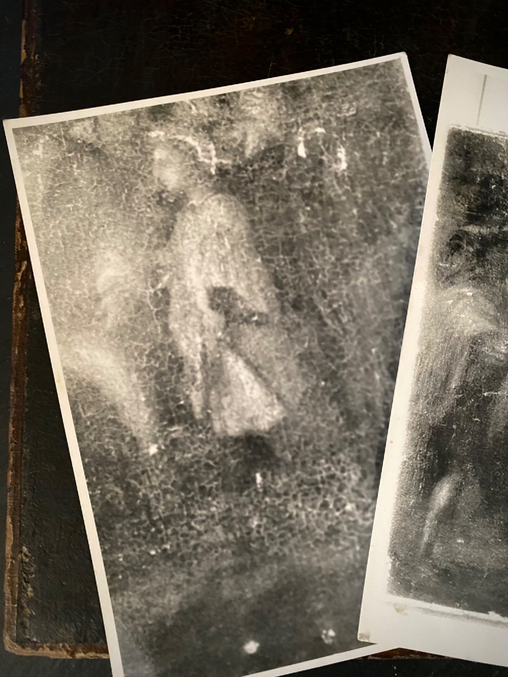 A dark sixteenth-century oil painting featuring figures dressed in red and dark garments with pronounced surface craquelure, accompanied by two infrared scan prints. View IV