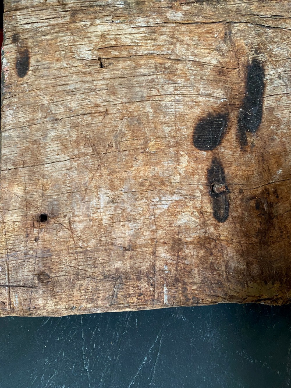 A tall, hand-hewn 17th-century solid oak beam featuring multiple dark apotropaic taper burn marks along its weathered wood surface. View IV
