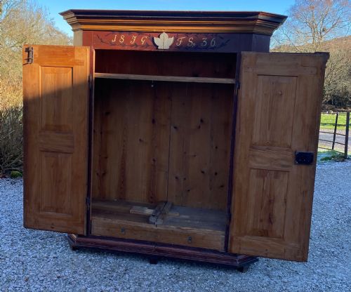 PAINTED NORTHERN EUROPEAN ARMOIRE - ADDITIONAL PHOTO 2