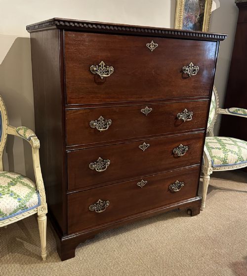 Mahogany Chest of Drawers/secretaire