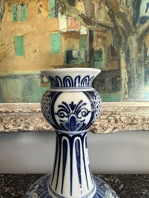 PAIR OF BLUE AND WHITE VASES - ADDITIONAL PHOTO 1