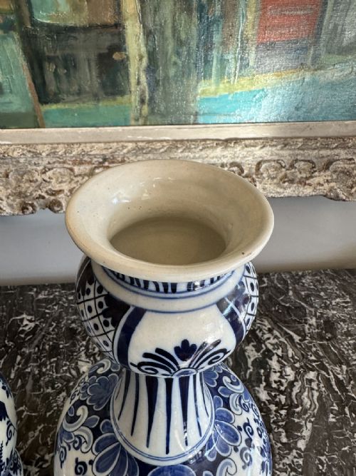 PAIR OF BLUE AND WHITE VASES - ADDITIONAL PHOTO 3