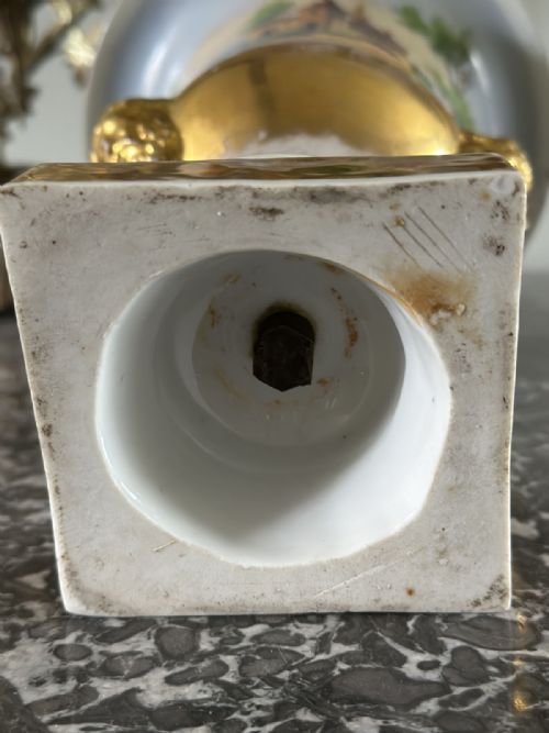 PAIR OF 19TH CENTURY PORCELAIN MEDICI VASES - ADDITIONAL PHOTO 5