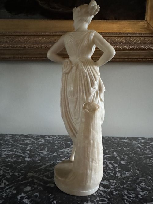 MARBLE SCULPTURE OF A LADY - ADDITIONAL PHOTO 3