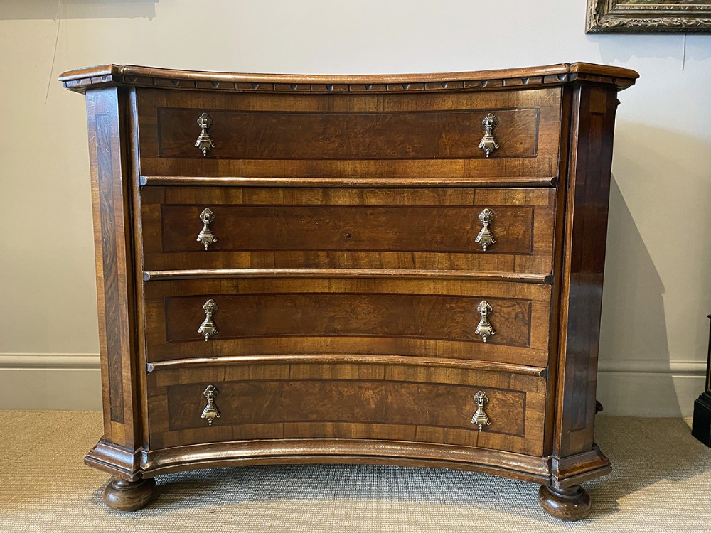 Italian Chest of Drawers