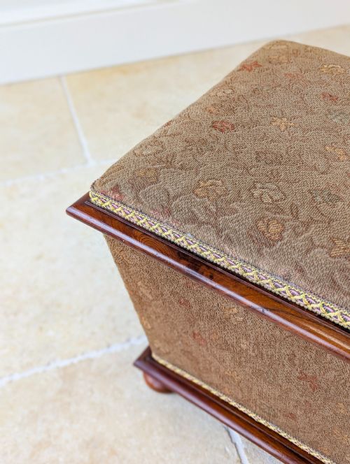 ANTIQUE VICTORIAN MAHOGANY UPHOLSTERED OTTOMAN WITH STORAGE C1870 - ADDITIONAL PHOTO 16