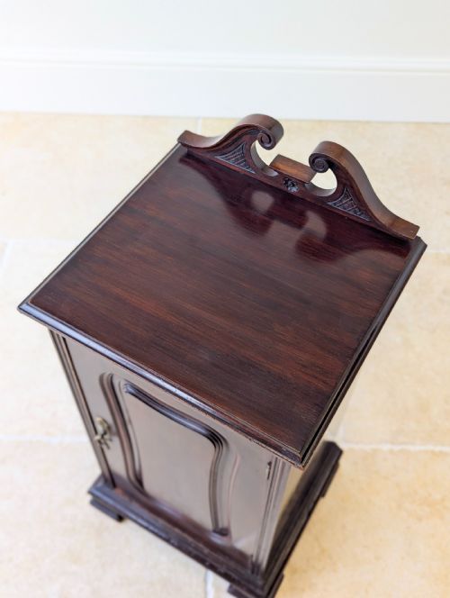 ANTIQUE VICTORIAN MAHOGANY BEDSIDE CABINET C1870 - ADDITIONAL PHOTO 2