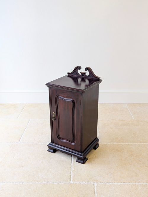 ANTIQUE VICTORIAN MAHOGANY BEDSIDE CABINET C1870 - ADDITIONAL PHOTO 3