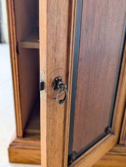 ANTIQUE VICTORIAN OAK AESTHETIC MOVEMENT BEDSIDE CABINET C1890 - ADDITIONAL PHOTO 8