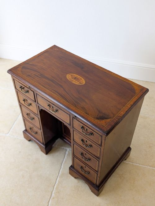 ANTIQUE GEORGIAN SHERATON MAHOGANY KNEEHOLE DESK C1790 - ADDITIONAL PHOTO 1
