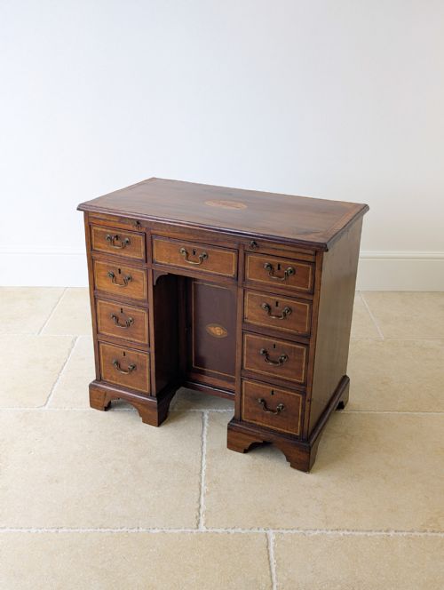 ANTIQUE GEORGIAN SHERATON MAHOGANY KNEEHOLE DESK C1790 - ADDITIONAL PHOTO 4