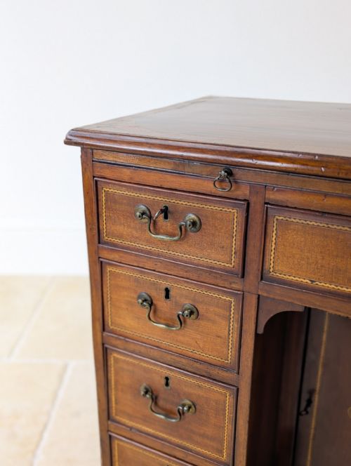 ANTIQUE GEORGIAN SHERATON MAHOGANY KNEEHOLE DESK C1790 - ADDITIONAL PHOTO 5