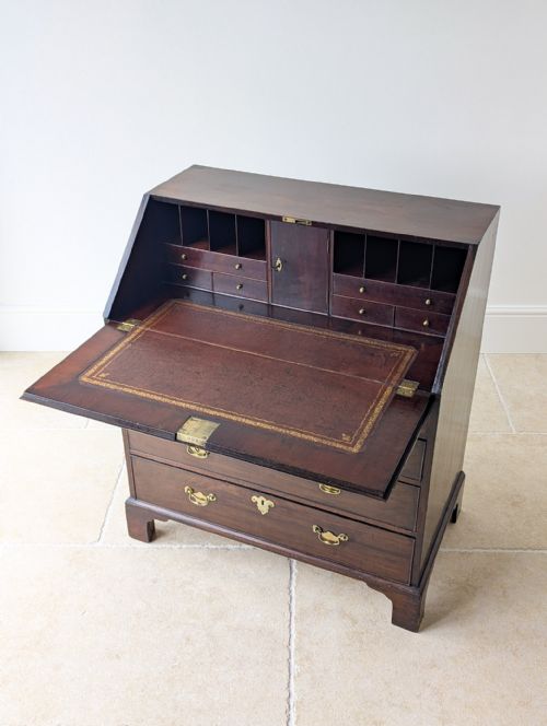 ANTIQUE GEORGE III MAHOGANY BUREAU C1770 - ADDITIONAL PHOTO 4