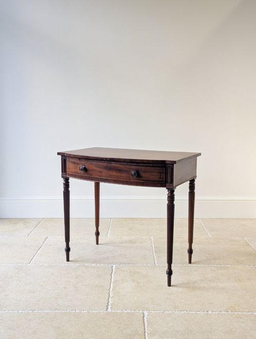 ANTIQUE REGENCY MAHOGANY BOWFRONTED SIDE TABLE C1820