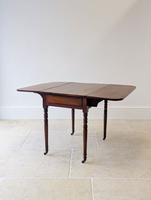 ANTIQUE REGENCY MAHOGANY PEMBROKE TABLE C1820