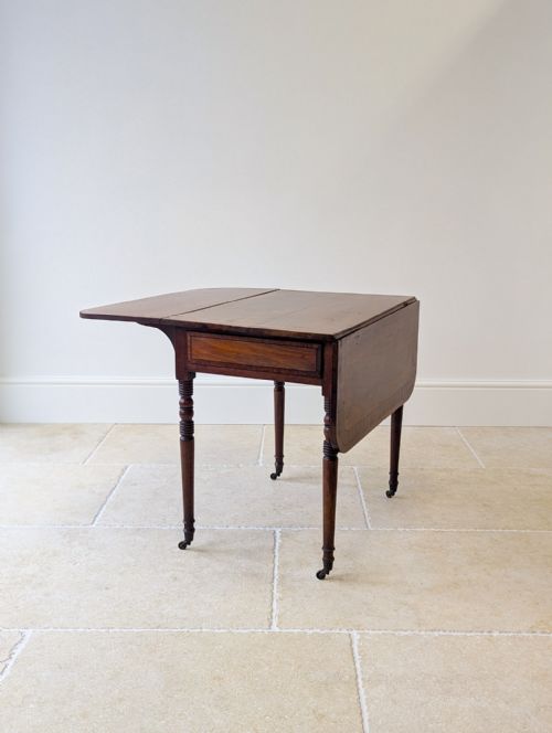 ANTIQUE REGENCY MAHOGANY PEMBROKE TABLE C1820 - ADDITIONAL PHOTO 3