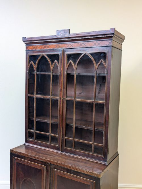 ANTIQUE GEORGIAN MAHOGANY BOOKCASE CABINET C1800 - ADDITIONAL PHOTO 4