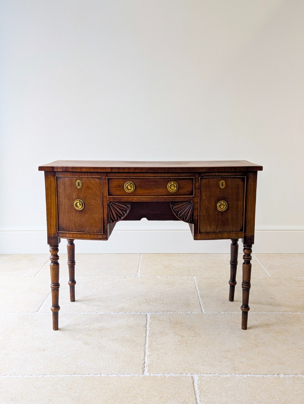 Antique Georgian Mahogany Bow-Front Side Table c.1800
