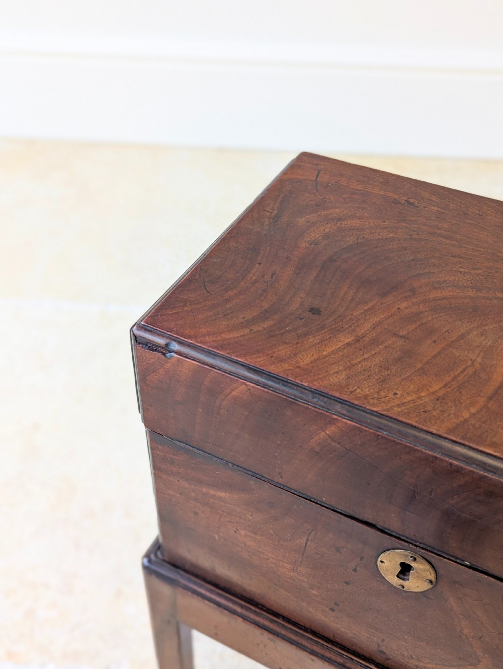Antique Georgian Mahogany Cellarette on Stand c.1810 View XI