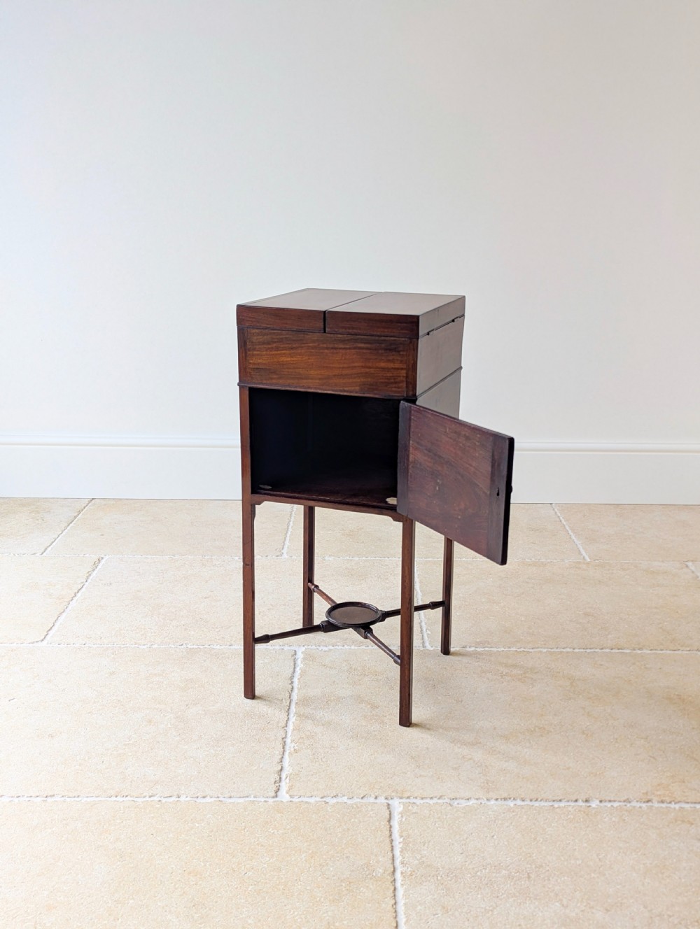 Antique Georgian Mahogany Gentleman’s Bedside Washstand c.1800 View VII