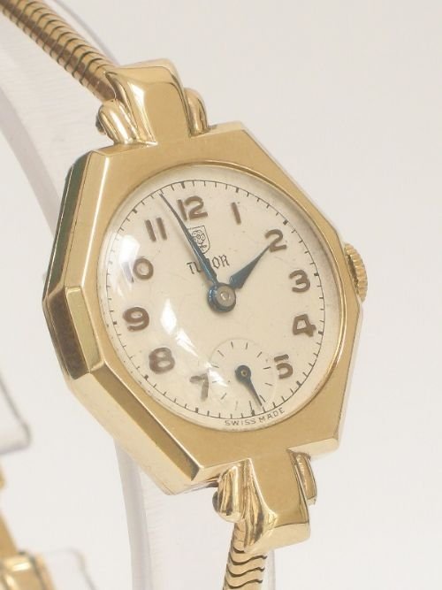 fig 2. BEAUTIFUL SOLID 9CT LADIES ROLEX TUDOR WATCH c1951