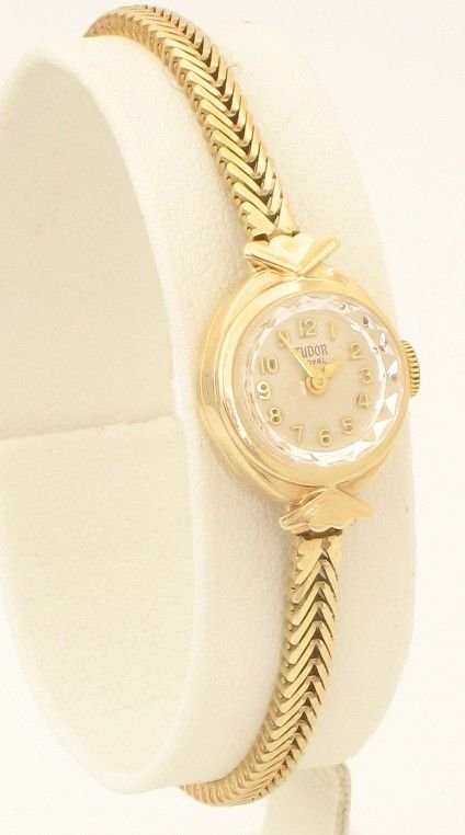 fig 3. EXQUISITE SOLID 9CT GOLD LADIES ROLEX TUDOR ROYAL COCTAIL WATCH C1960