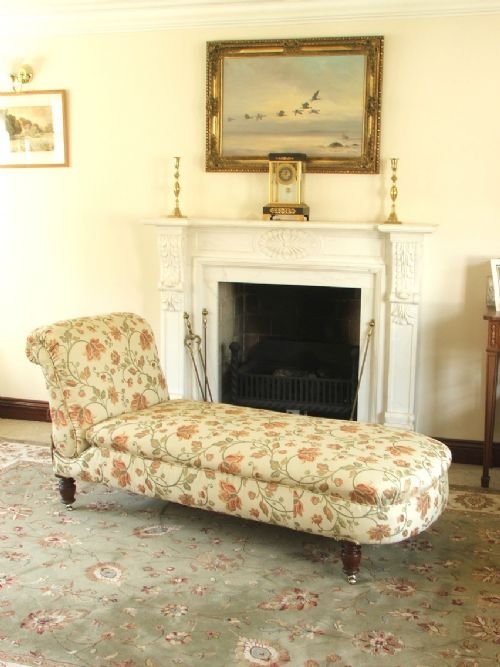 fig 4. BEAUTIFUL VICTORIAN WILLIAM MORRIS ARTS CRAFTS DAY BED OR CHAISE LONGE C1890