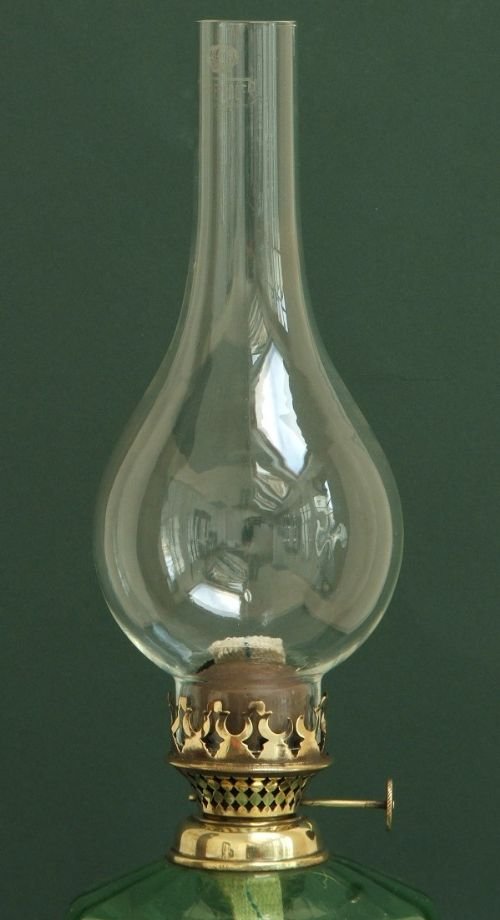 fig 2. BEAUTIFUL VICTORIAN CAST IRON AND GREEN GLASS OIL LAMP C1890