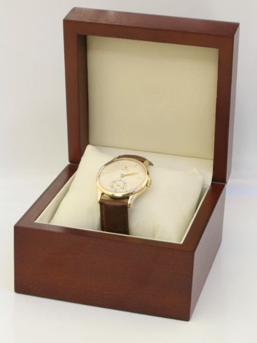 fig 4. EXCEPTIONAL SOLID 9ct GOLD OMEGA CALIBRE 30T2 15 JEWEL MENS WATCH C1947-48